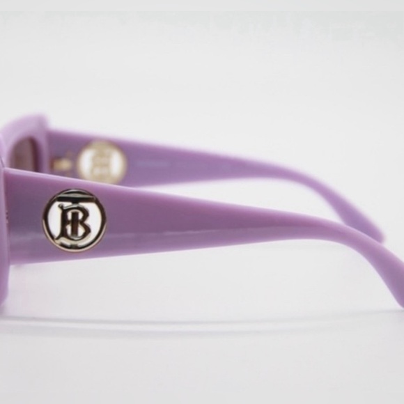 NIB Burberry Daisy Women’s Sunglasses - Picture 3 of 5